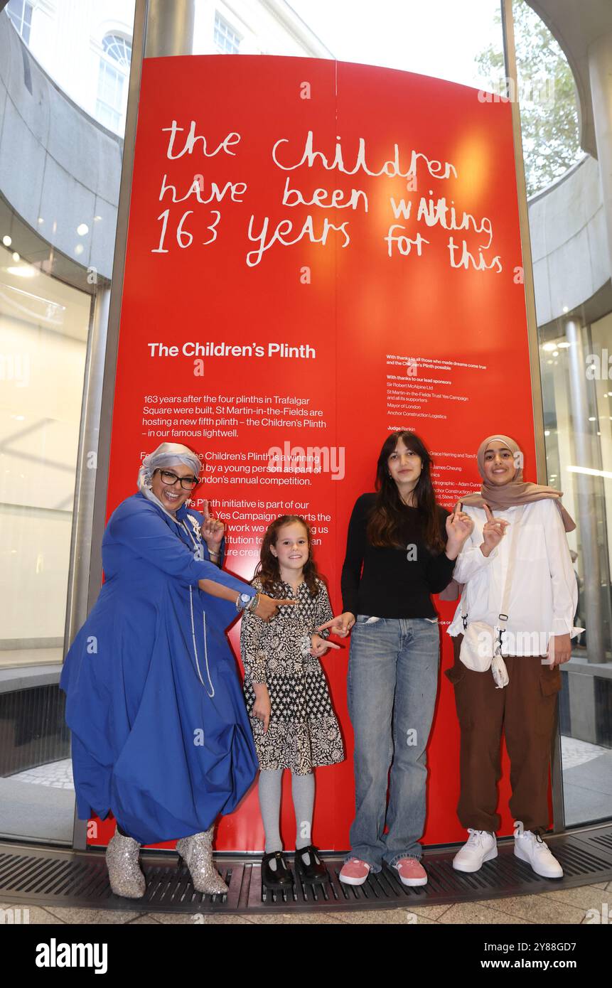 London, UK, 3. Oktober 2024. St. Martin-in-the-Fields stellte heute Abend den neu gestarteten „Kindersockel“ im Lightwell vor, 163 Jahre nachdem die berühmten vier Plinths am Trafalgar Square gebaut wurden. Mila Punwar, 15 Jahre alt, schuf die Keramik „The Dog Who Goed to Space“, die beiden anderen Gewinnerwerke waren „Herbst“ von Harlow Sipe in der Kategorie 5-7 und „Kreatur“ von Rawdah Bdeir in der Kategorie 8-11. Sir Robert McAlpine, das Bauunternehmen unterstützte das Projekt und an der Einführungsveranstaltung nahmen Onjali Q. rauf und Justine Simons, stellvertretender Londoner Bürgermeister für Kultur, Creative Industr. Teil Stockfoto