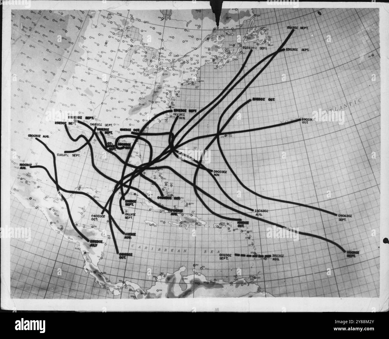 Hurricane Hunters (Neuntes Ende des Satzes) – diese Karte zeigt die Pfade der Hurrikane in den Jahren 1947 und 1948. Beachten Sie, dass Hindi viele von ihnen Florida überquerten. Juni 1949. (Foto von ACME). Stockfoto