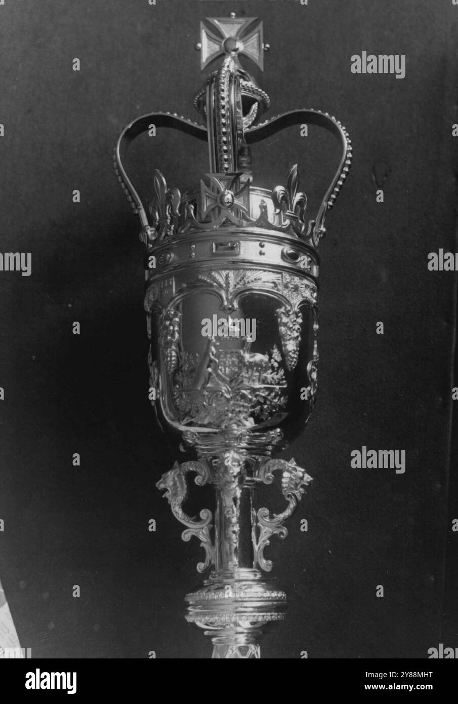 Goodwill Mace Gift for Australia -- der kunstvolle Kopf einer Mace, hergestellt von einer Londoner Firma, die vom britischen Parlament dem australischen Parlament zur Feier des Jubiläums des Commonwealth of Australia überreicht wird. Das Geschenk wird ein Zeichen des guten Willens des britischen Parlaments und des britischen Volkes sein. Oktober 1951. Stockfoto