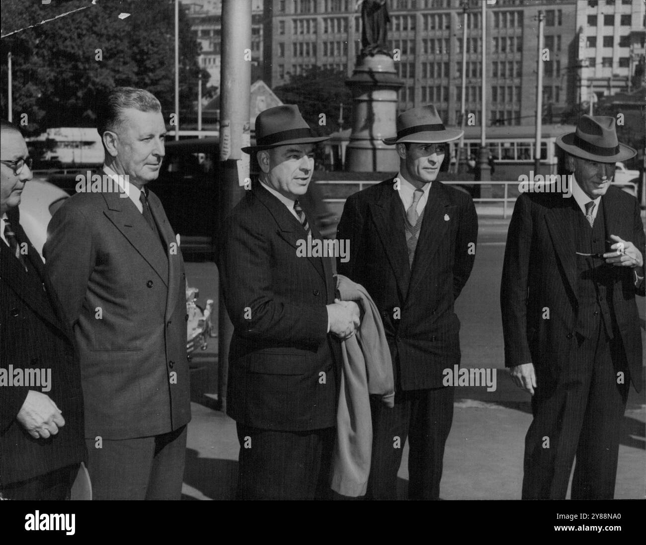 F. M. Cush, Board of Control, E. A. Dwyer, Aust. Wahlschalter, K. O. E. Johnson, BRD. Der Kontrolle, Allan Barnes NSW. Cricket Assn SEC., R. A. Oxlade, BRD. Der Kontrolle. August 1952. Stockfoto