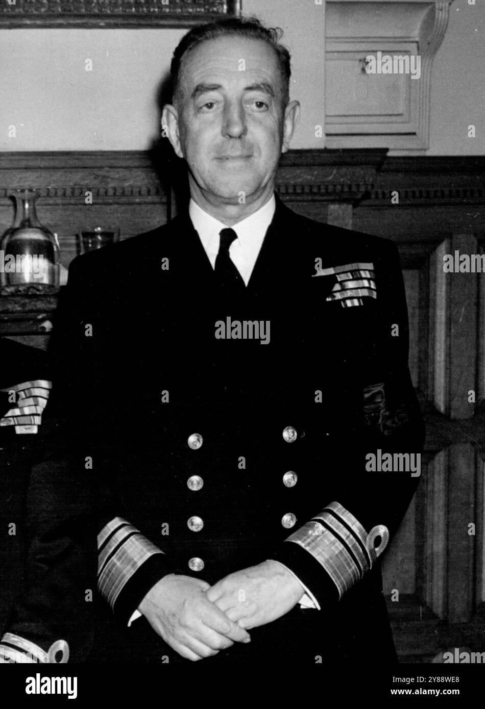 Stellvertretender Sergeant Chief - Ein neues Porträt von Konteradmiral Sir William G. Andrews, dem britischen Stellvertreter von Admiral McCormick Supreme allilied Commander, Atlantic. März 1952. Stockfoto
