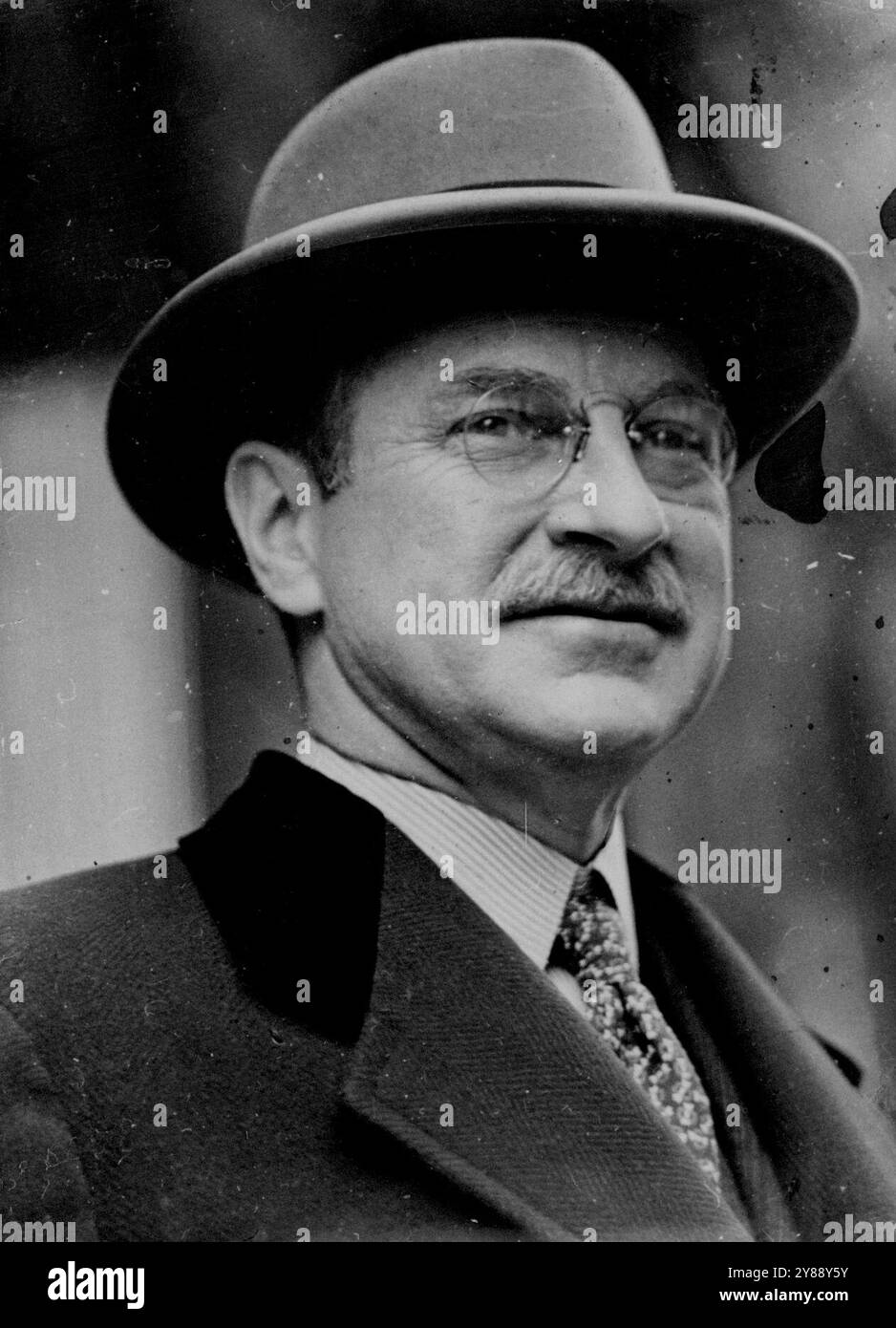 Panker leitet den American Fund for British Wounded -- Mr. Winthrop W. Aldrich fotografierte während eines Besuchs in London. Eine landesweite Kampagne, um den ***** zu helfen Und ***** Großbritannien ***** Wurde begonnen ***** In Washington wurden Bahnhöfe gegründet, um das Programm zu betreiben, eine für Großbritannien, die andere für Frankreich. Chef des britischen Fonds ist Winthrop W. Aldrich, Präsident der Chase National Bank und ein bekannter Segler. November 1939. Stockfoto