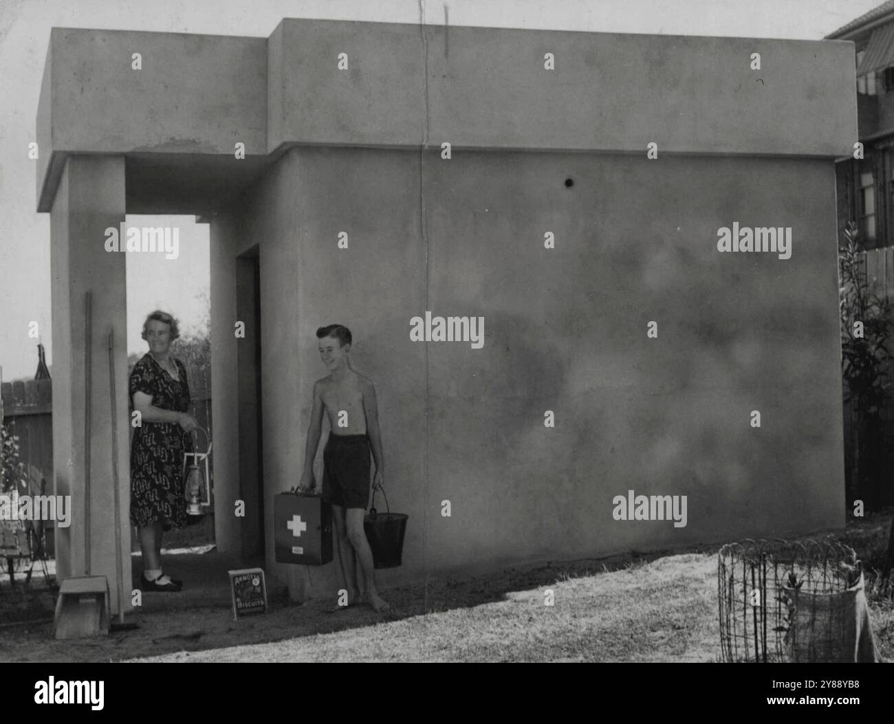 Miss J. W. Kelly ließ diesen von England entworfenen Luftschutzraum in seinem Bankhof in Dover H'TS bauen. Aus massivem Beton und Stahl gebaut, kostet es ca. - 300. Januar 1942. Stockfoto