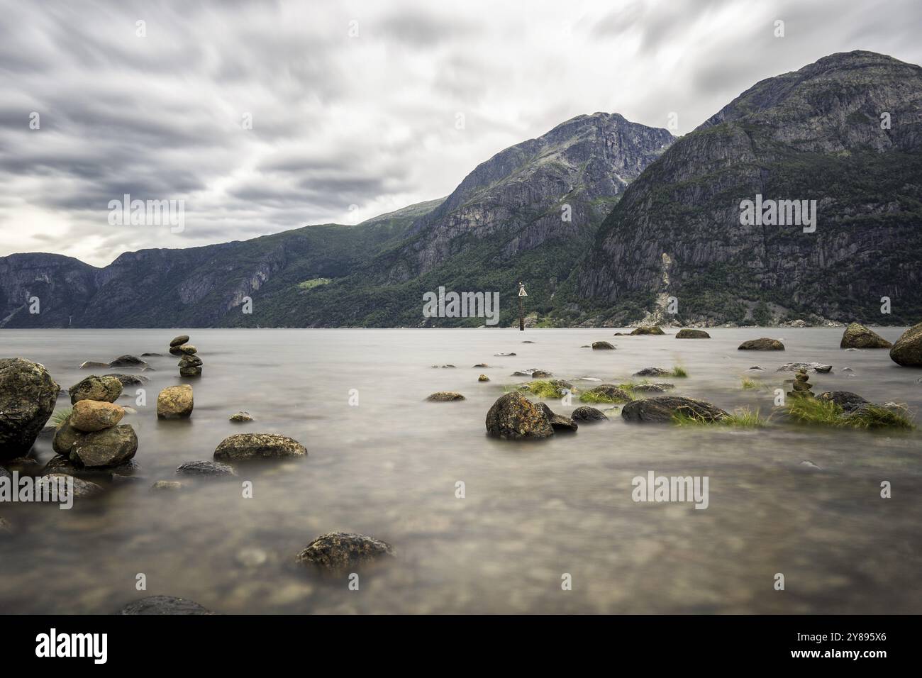 Blick auf den Eidfjord, einen Fjord in Norwegen Stockfoto