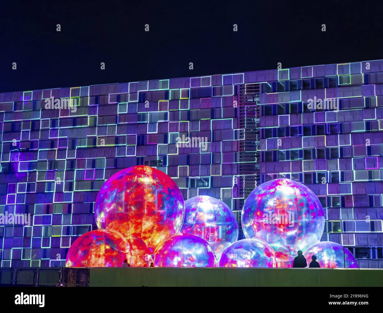 Marienplatz - Pop-up-Museum, das Deck, Evanescent, Atelier Sisu Marienplatz -, Parteifalte, hinten, Widerstandsmoment II, Hinrich Gross die 2. Editio Stockfoto