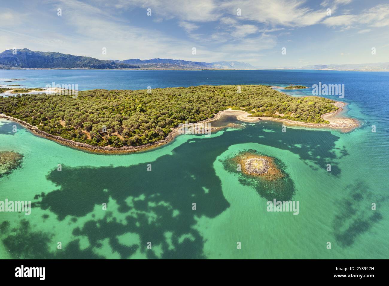 Die kleine Insel Monolia am Lichadonisia Komplex auf der Insel Evia, Griechenland, Europa Stockfoto