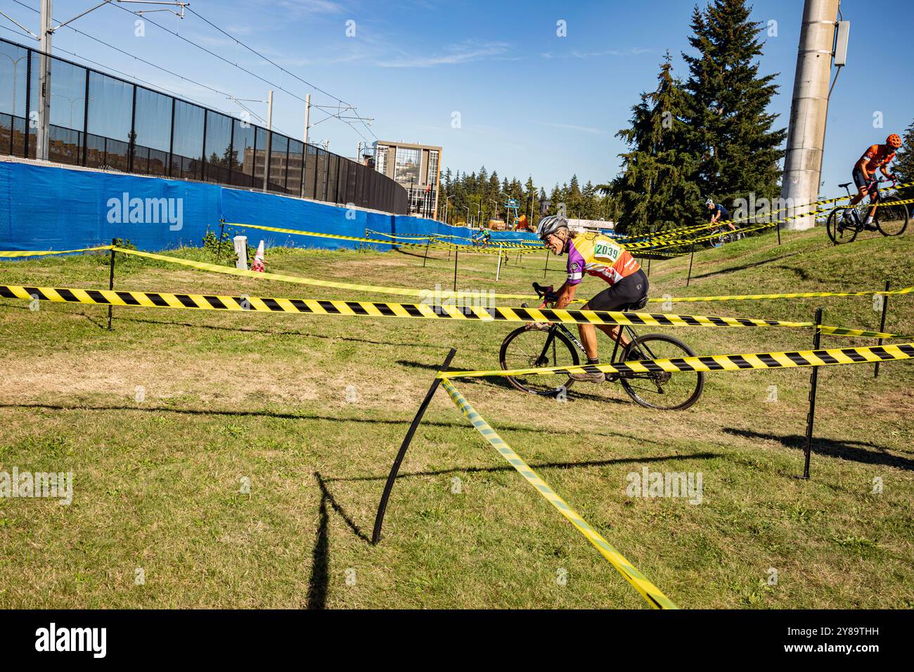 WA25709-00...WASHINGTON - Radfahrer fahren durch eine Cyclocross-Rennstrecke im Marymoor Park. Stockfoto