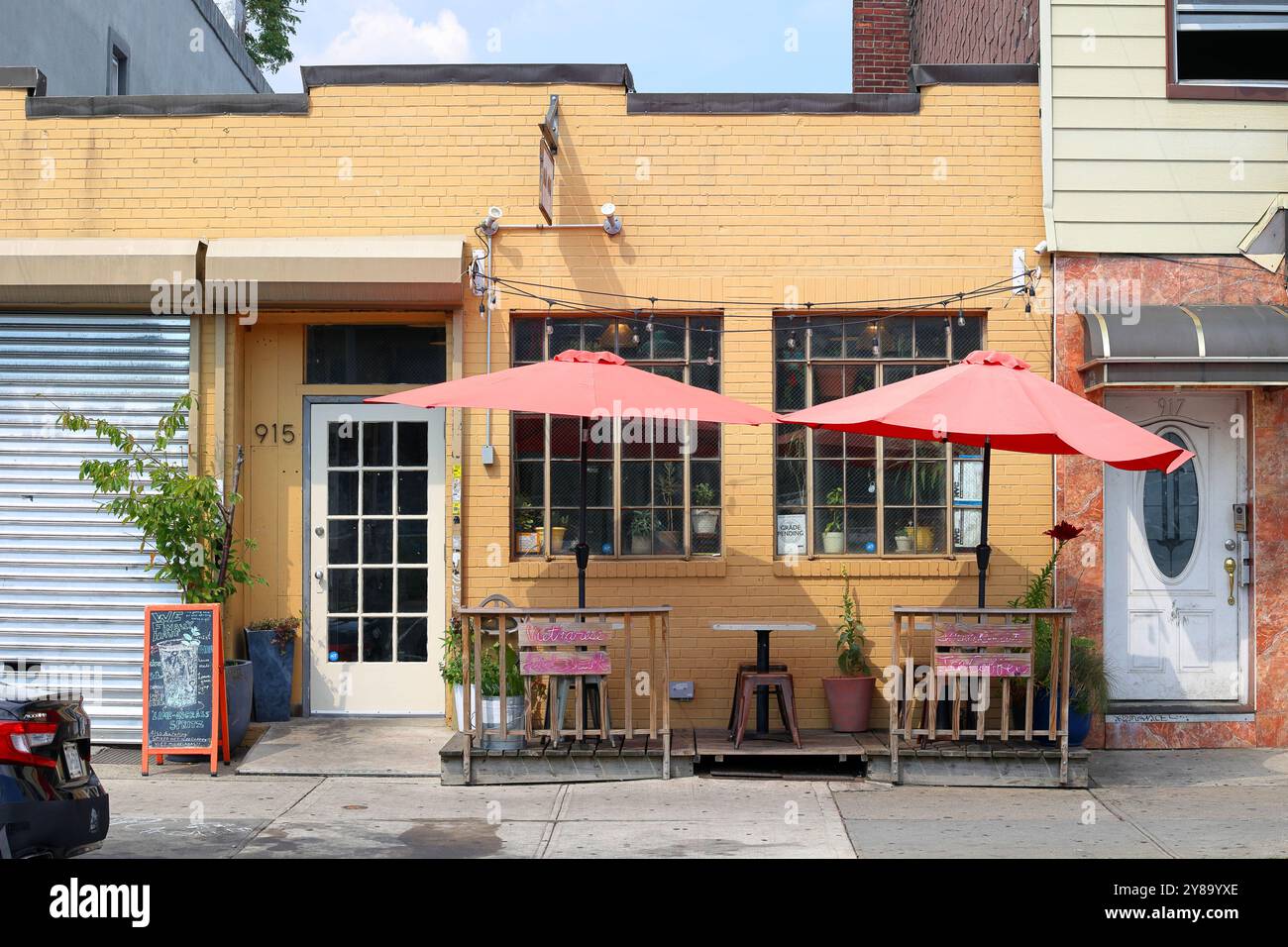 Nhà Mình, 915 Wyckoff Ave, Queens, New York. Foto eines vietnamesischen Restaurants im Viertel Ridgewood in New York City. Stockfoto