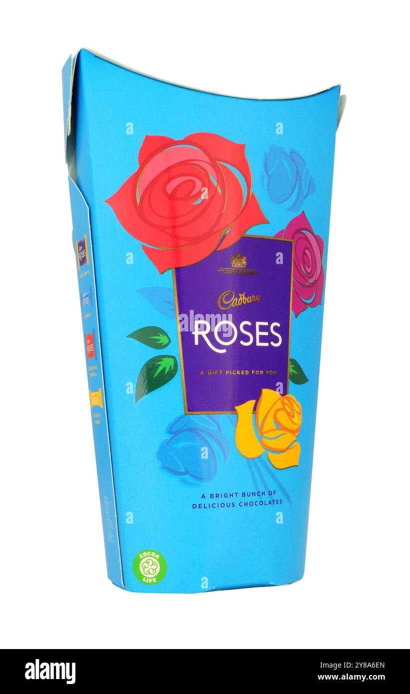 Cadbury Roses Karton mit einer Auswahl an klassischen Schokoladen-Leckereien Stockfoto