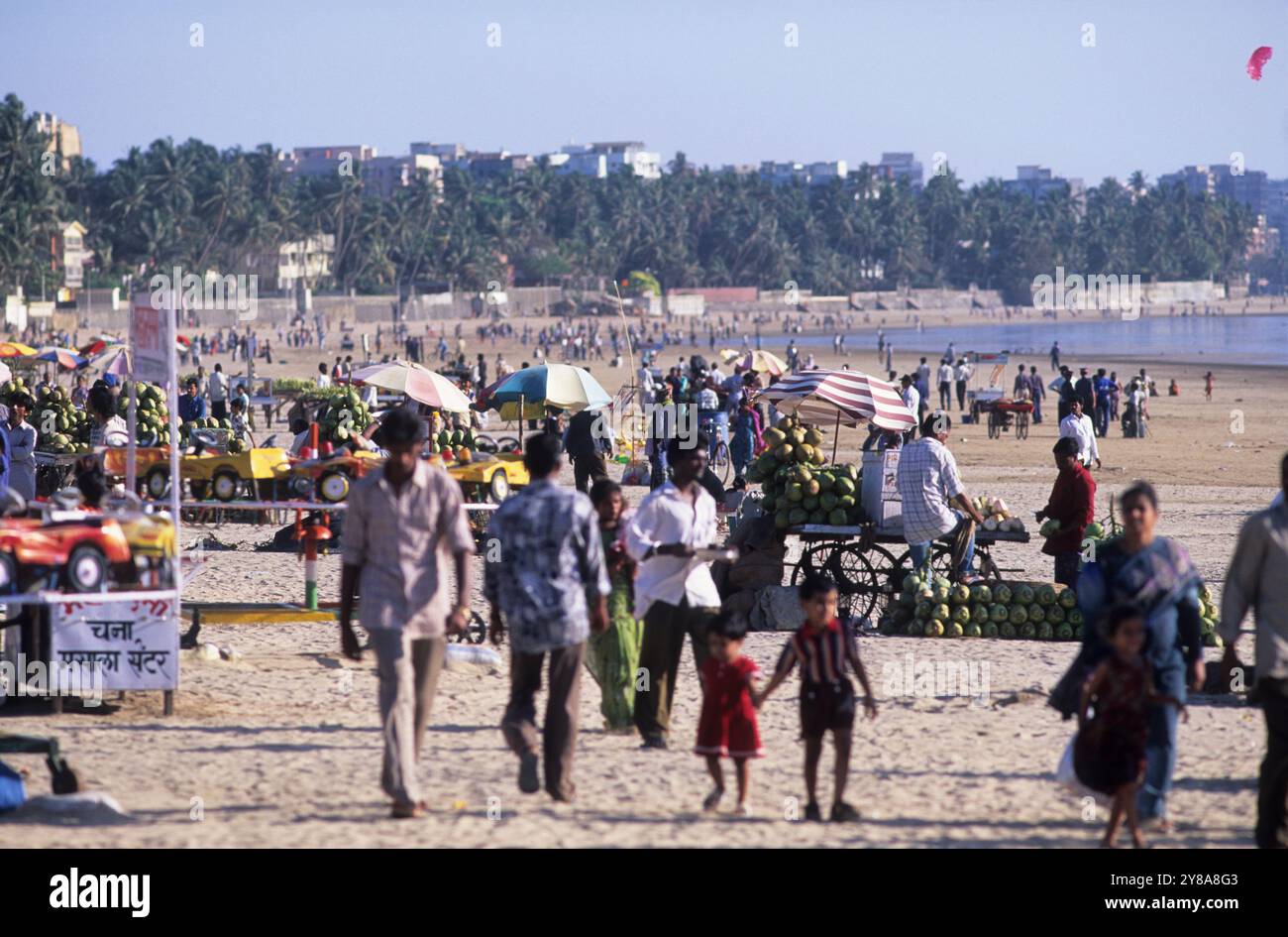 Strandszene am Juhu Beach, Indien. Stockfoto