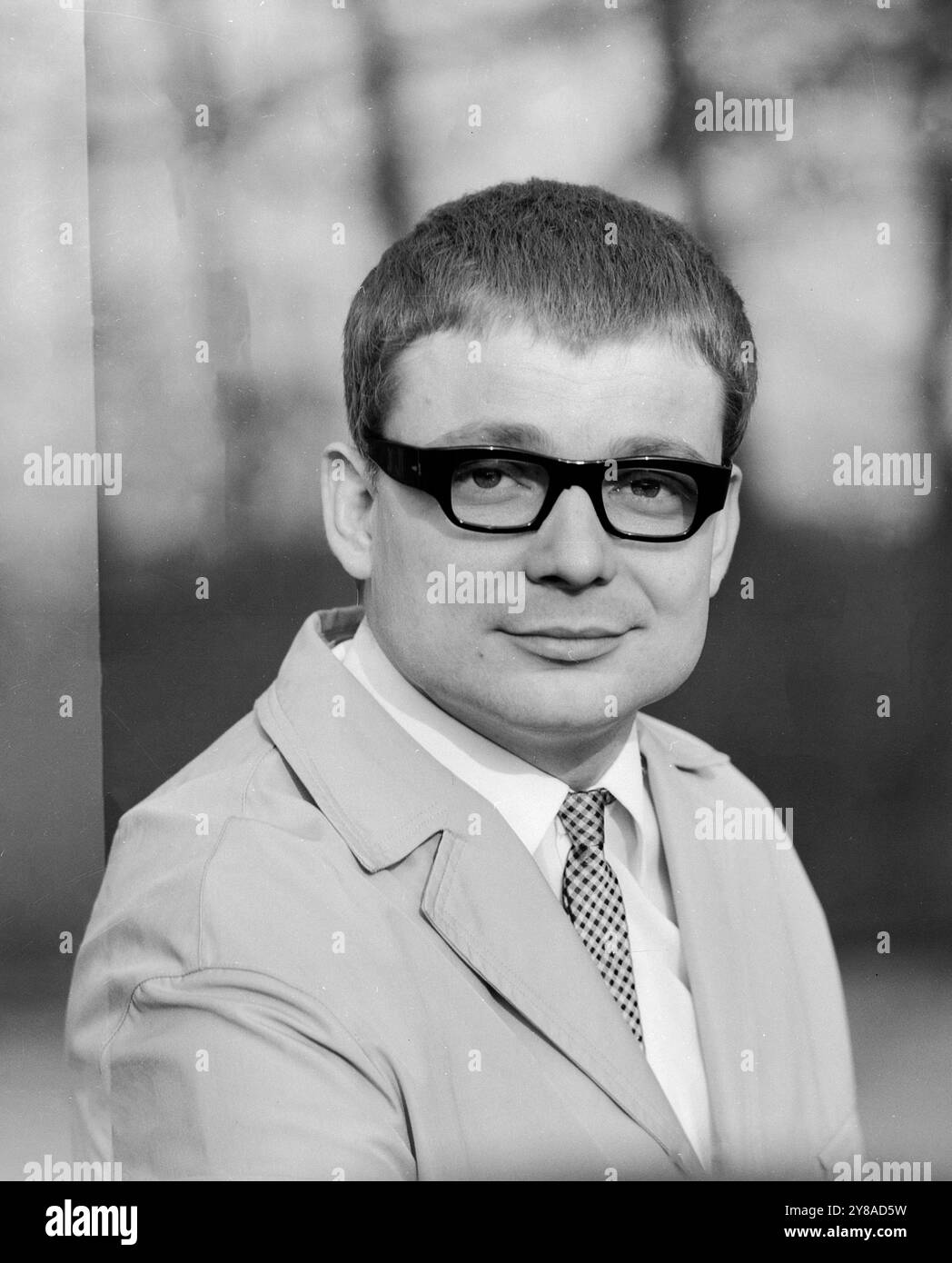 Herr Michael Hegmann im Tierpark in Ost-Berlin, DDR 1966. 91010000220 Stockfoto