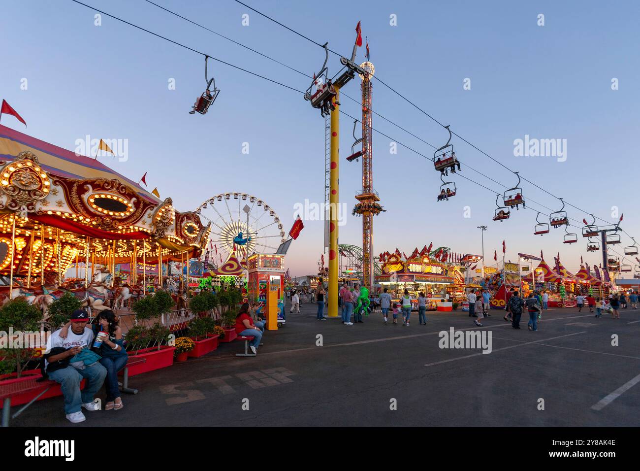 Arizona State Fair Grounds Skilift oben in der Abenddämmerung Stockfoto