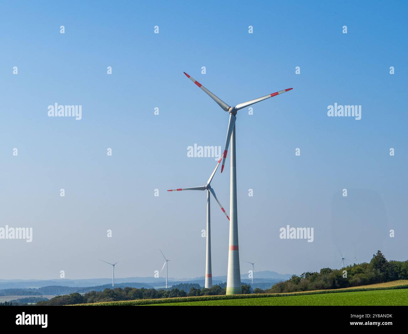 Mühlen für erneuerbare Energien in Rheinland Deutschland Stockfoto
