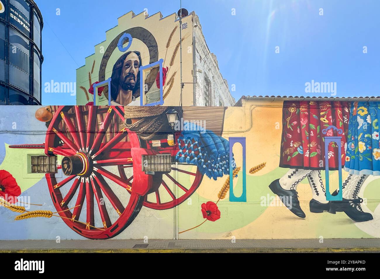 Wandmalerei mit ländlichen Motiven an der Hauswand, Spanien, Extremadura, Valencia de Alcantara Stockfoto