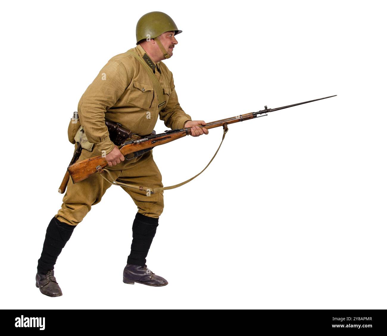 Der Vorarbeiter der Gewehrkompanie der Roten Armee beim Angriff. Isoliert auf weiß Stockfoto