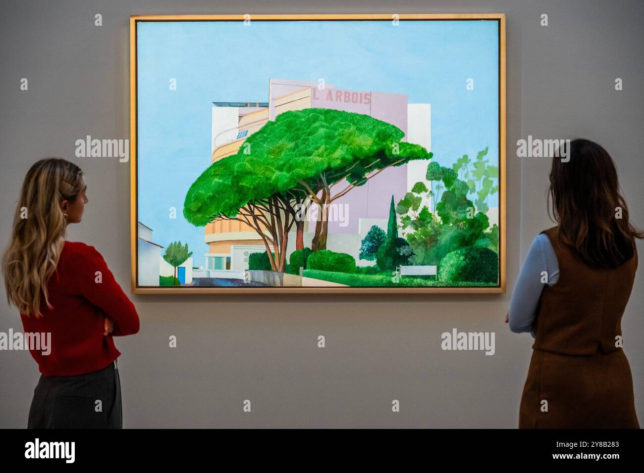 London, Großbritannien. Oktober 2024. David Hockney, L'Arbois, Sainte-Maxime, 1968, £ 7.000.000-10.000.000 - in Verbindung mit der Frieze Week zeigen die Galerien von Sotheby's in der New Bond Street Kunst im Wert von £ 220 Millionen für eine öffentliche Ausstellung mit einigen der größten modernen und zeitgenössischen Künstler. Viele werden im Zeitgenössischen Verkauf vom 9. Und 10. September versteigert. Guy Bell/Alamy Live News Stockfoto