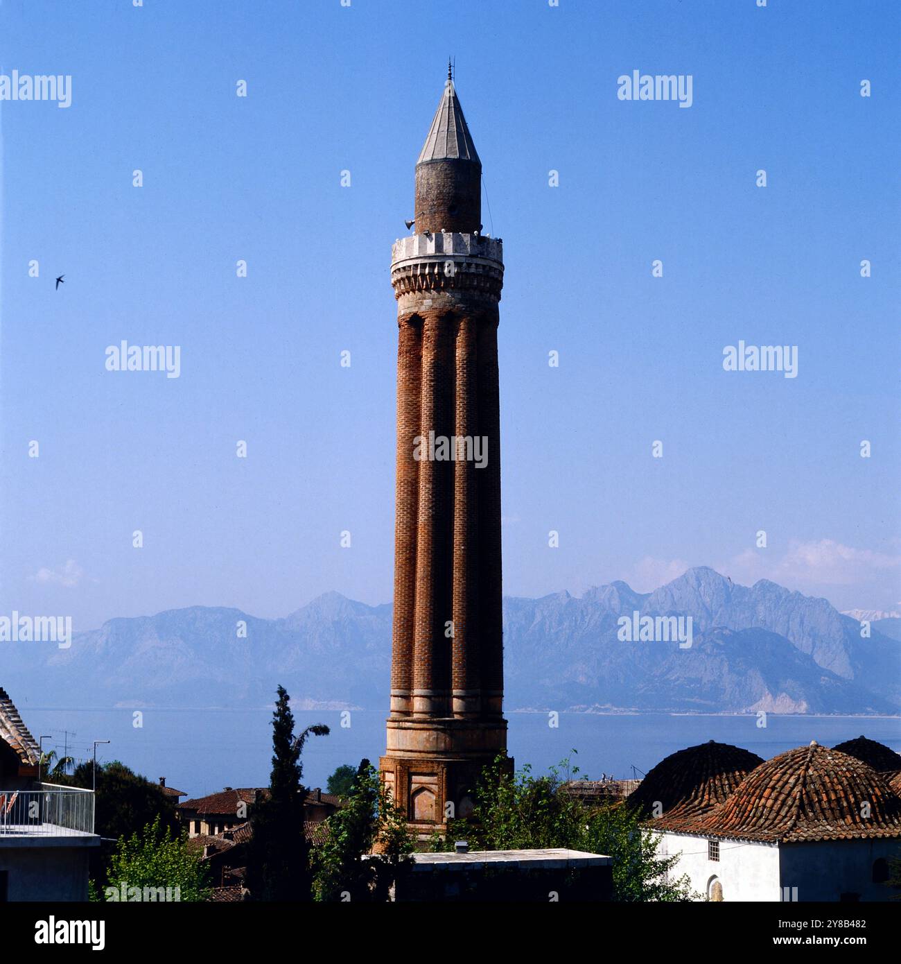 Minarett der Yivli-Minare-Moschee in Antalya, Türkei um 1988. 900200000749 Stockfoto