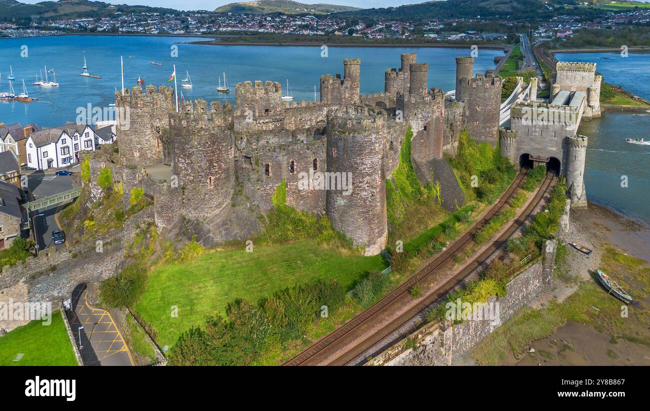 Conwy Castle am Fluss Conwy. Luftbild. Stockfoto