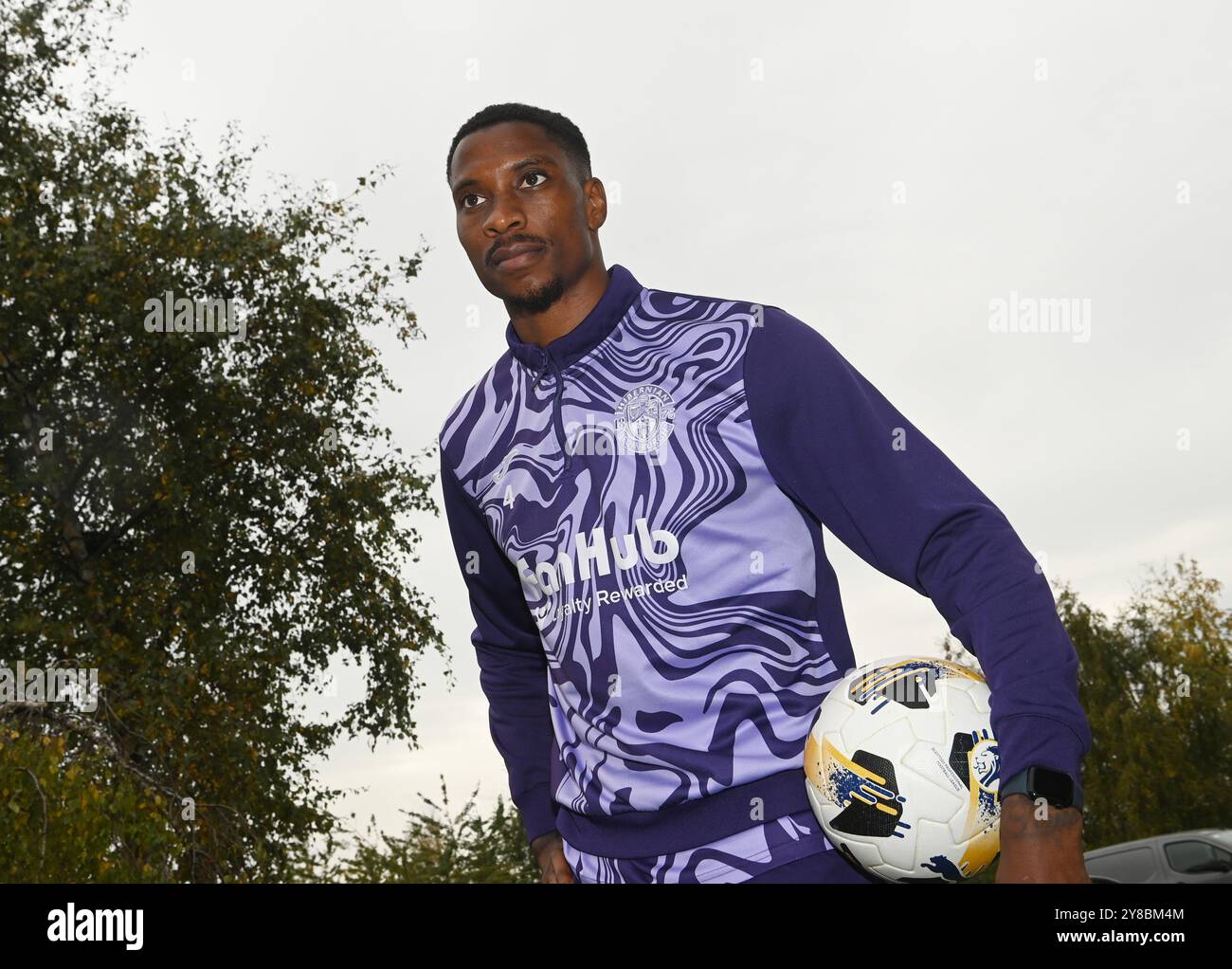 Ostnetz. Ormiston.Tranent.East Lothian.Scotland.UK.4. Okt 24 Hibernian Marvin Ekpiteta Pressekonferenz für Scottish Premiership Match gegen Motherwell . Quelle: eric mccowat/Alamy Live News Stockfoto