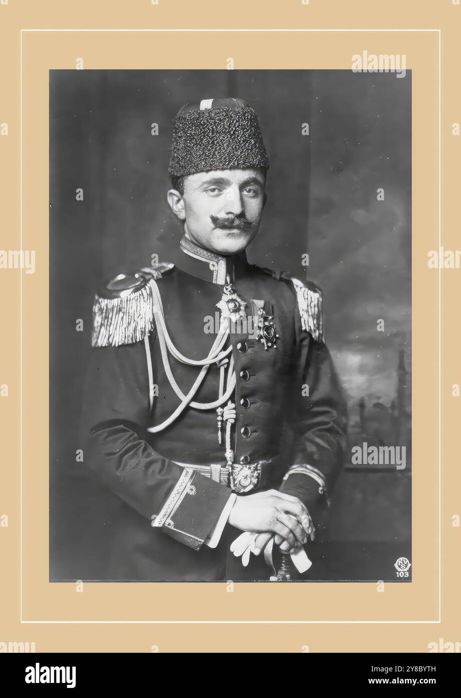 Enver Pascha, 1881?-1922, halb links, stehend, nach rechts gerichtet. 1 Fotodruck. Stockfoto