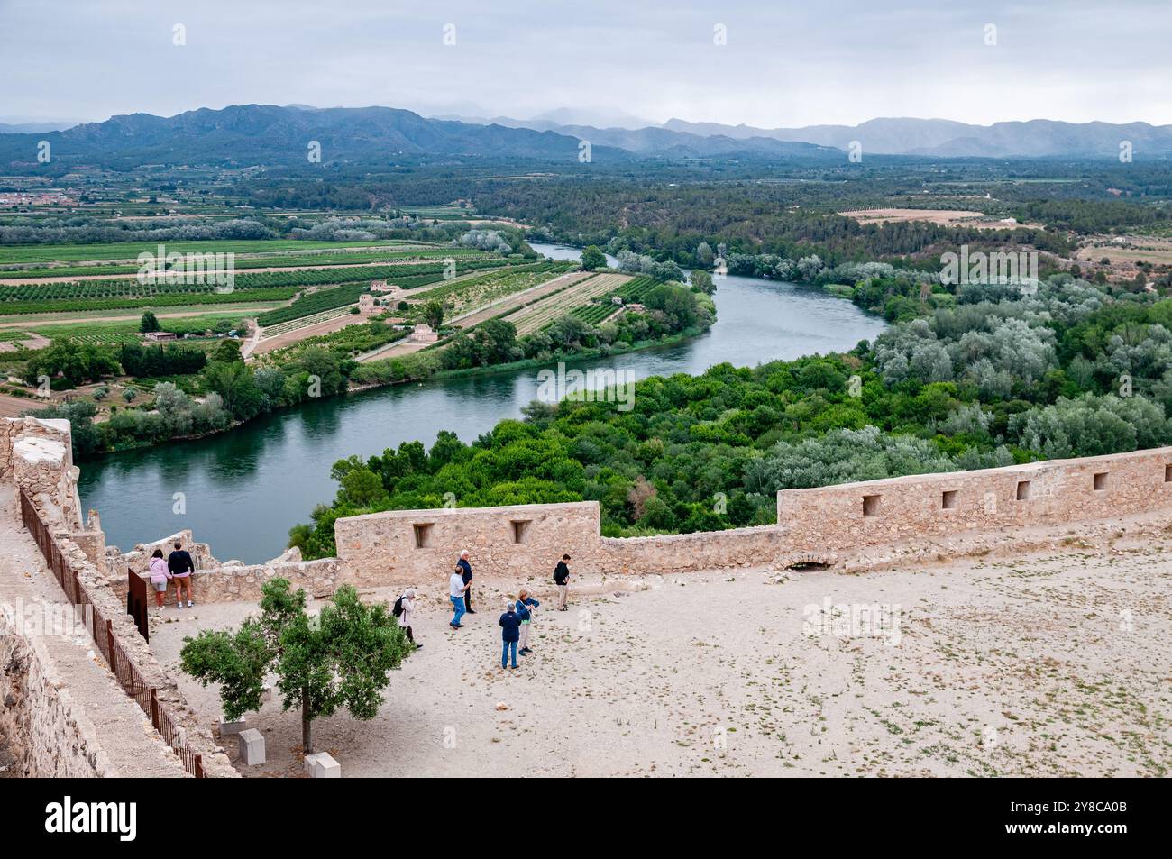 Blick auf die untere Vorburg, Schloss Miravet, Ribera d'Ebre, Katalonien, Spanien Stockfoto