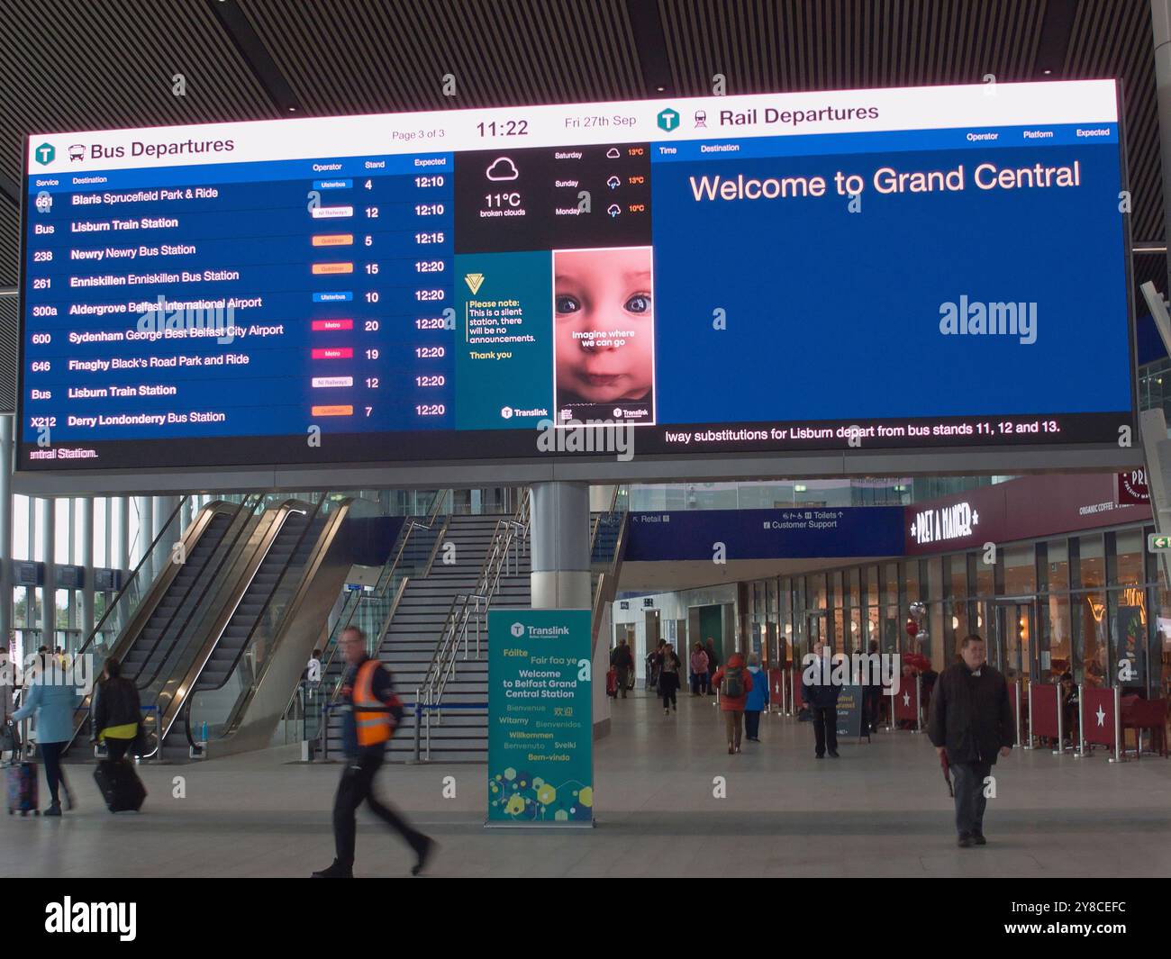 Irland, Norden, Belfast, Inneres mit Abfahrtskontrolle an der Grand Central Station an der Grosvenor Road. Stockfoto