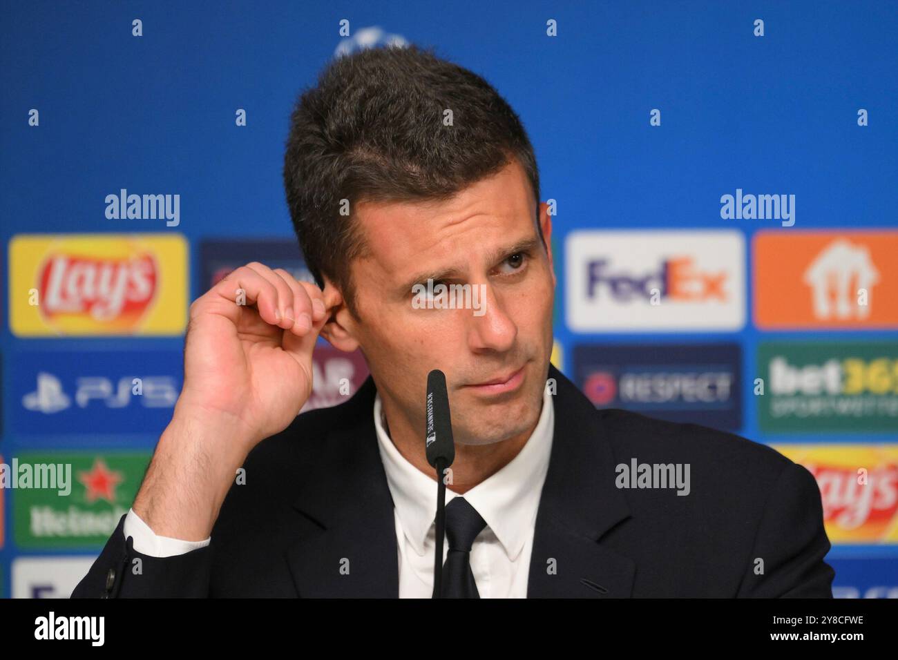 Leipzig, Deutschland. Oktober 2024. Thiago Motta (Trainer, Juventus Turin) zur Pressekonferenz. GER, RB Leipzig gegen Juventus Turin, Fussball, UEFA Champions League, 2. Spieltag, Saison 2024/2025, 02.10.2024 Foto: Eibner-Pressefoto/Bert Harzer Credit: dpa/Alamy Live News Stockfoto