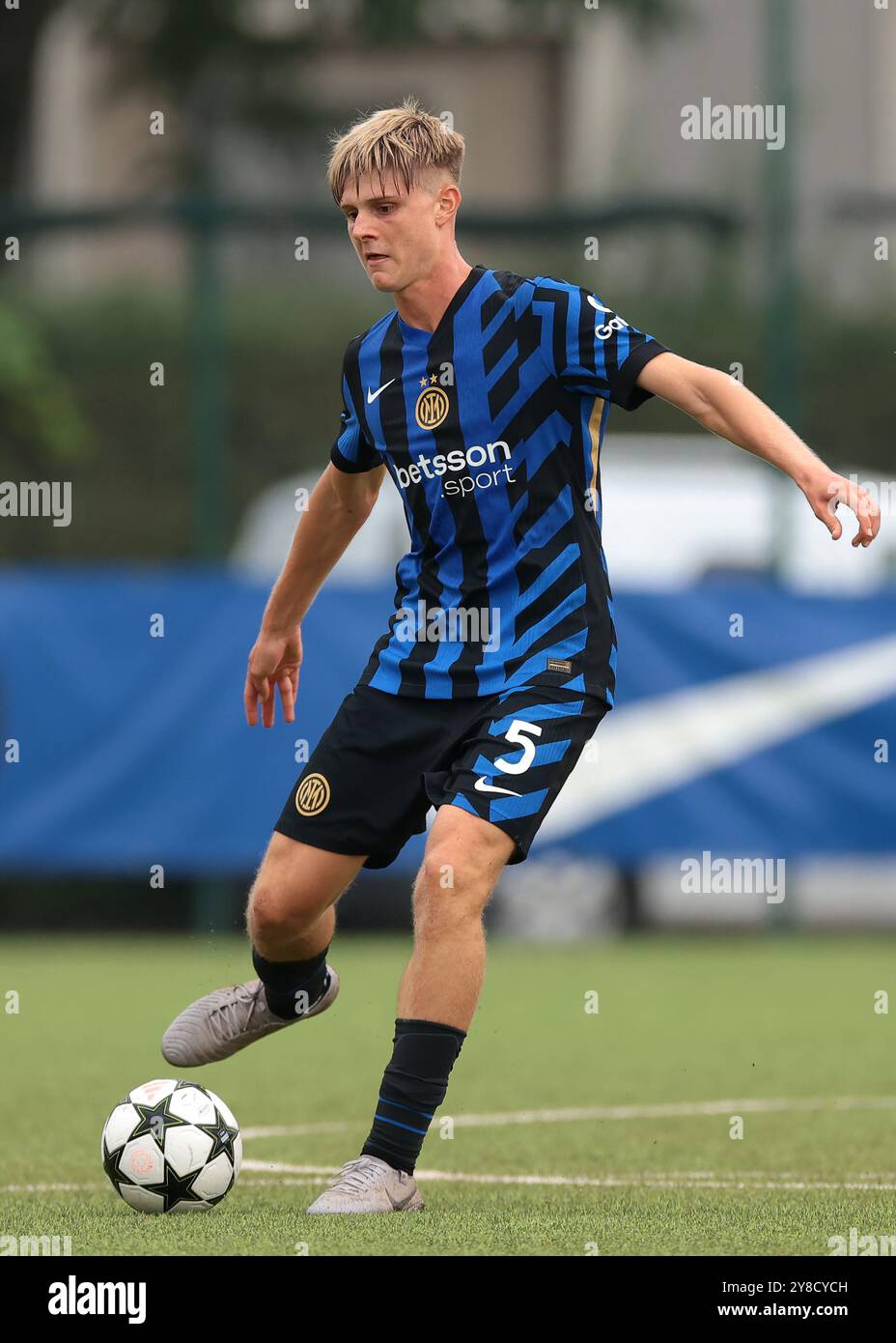 Mailand, Italien. Oktober 2024. Gabriele Re Cecconi vom FC Internazionale während des Spiels der UEFA Youth League im Konami Youth Development Centre, Mailand. Der Bildnachweis sollte lauten: Jonathan Moscrop/Sportimage Credit: Sportimage Ltd/Alamy Live News Stockfoto