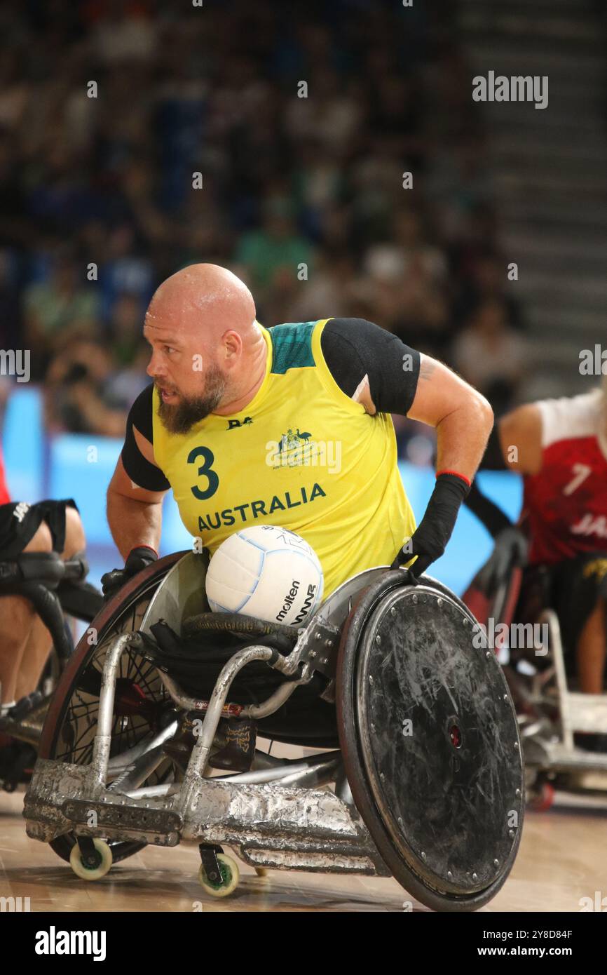 Ryley BATT of Australia vs Japan im Rollstuhl Rugby - Open - Semifinale in der Arena Champ de Mars bei den Paralympischen Spielen 2024 in Paris, Frankreich. Japan schlug Australien mit 52:51. Stockfoto