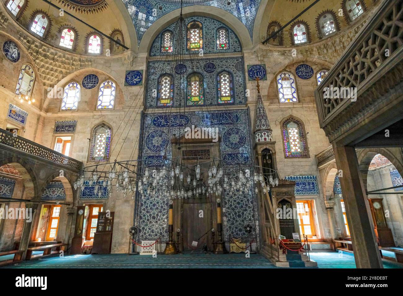 Istanbul, Türkei - 13. September 2024: Innenraum der Sokollu Mehmed Pascha Moschee in Istanbul, Türkei. Stockfoto