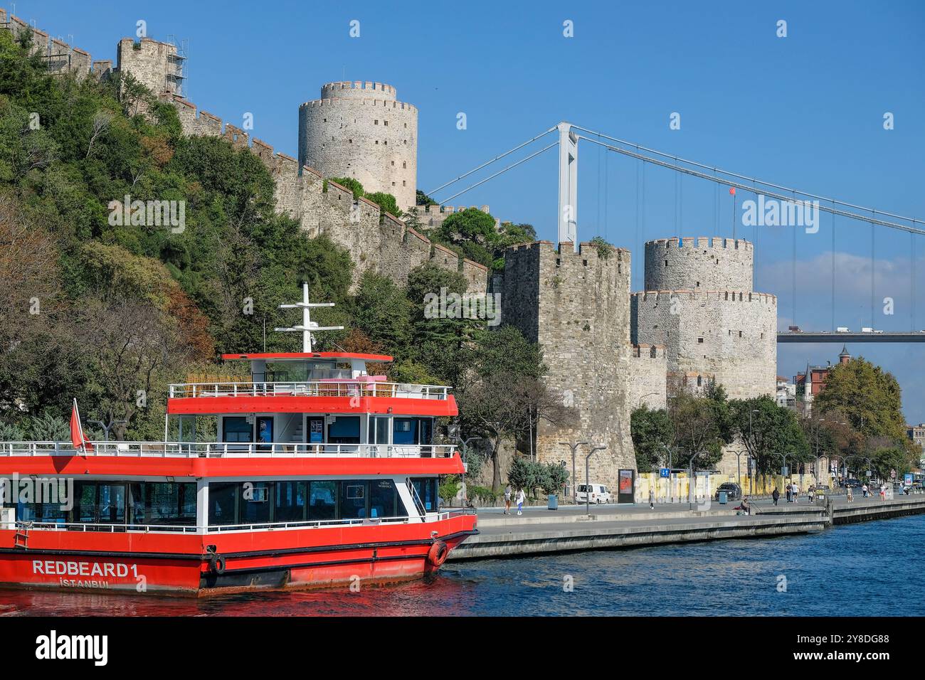 Istanbul, Türkei - 27. September 2024: Die Festung Rumeli ist eine mittelalterliche osmanische Festung in Istanbul, Türkei. Stockfoto