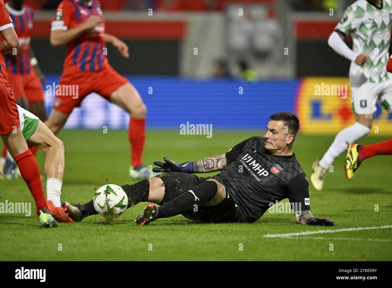 Torwart Kevin Mueller 1. FC Heidenheim 1846 FCH (01) UEFA Conference League Action, Voith-Arena, Heidenheim, Baden-Württemberg, Deutschland, Europa Stockfoto