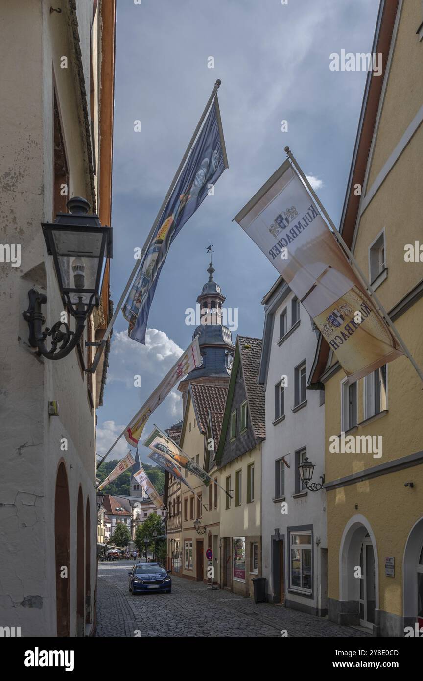Flaggenschmuck in der Altstadt zur Kulmbacher Bierwoche, Kulmbach, Oberfranken, Bayern, Deutschland, Europa Stockfoto