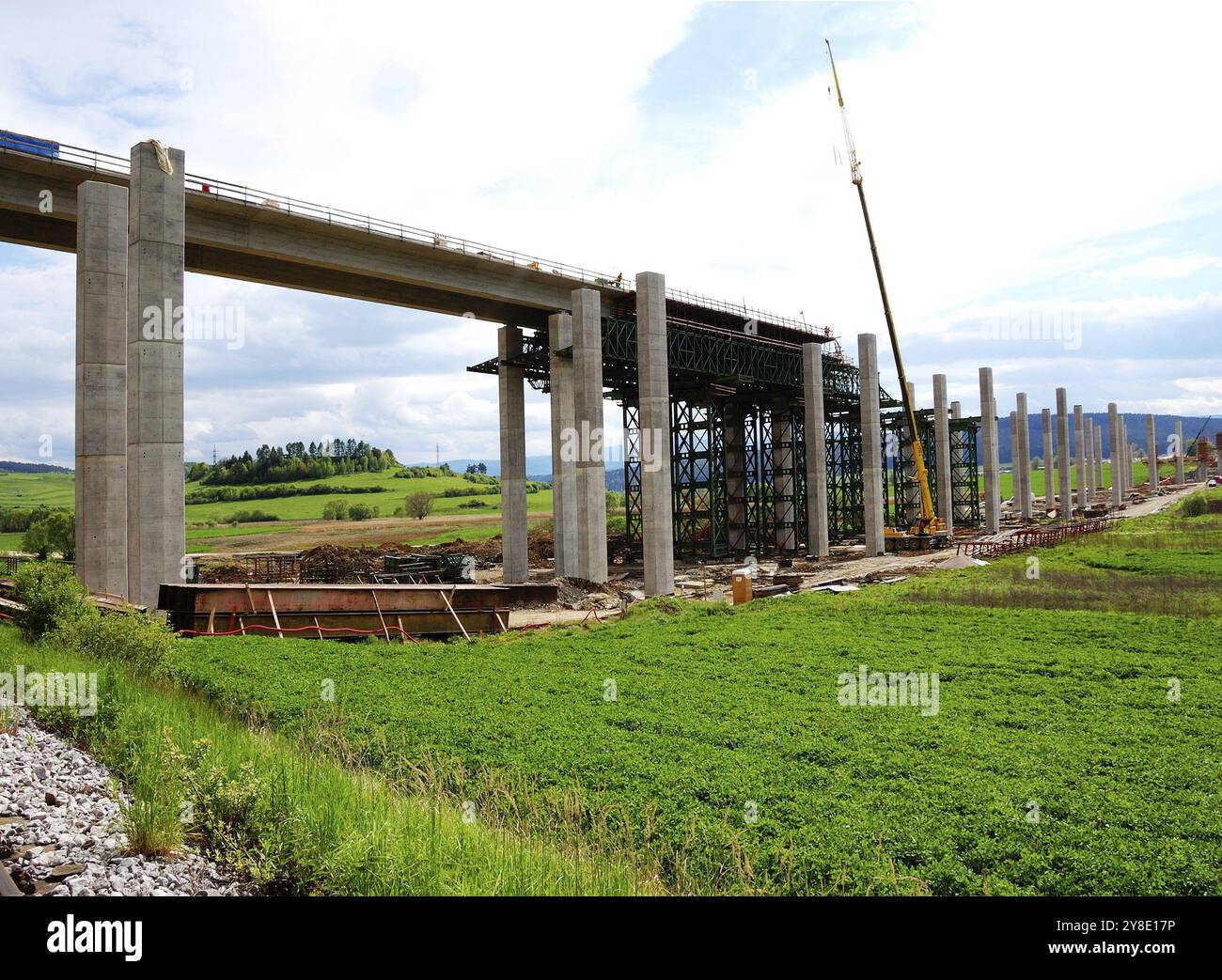 Brücke für die neue Autobahn Stockfoto