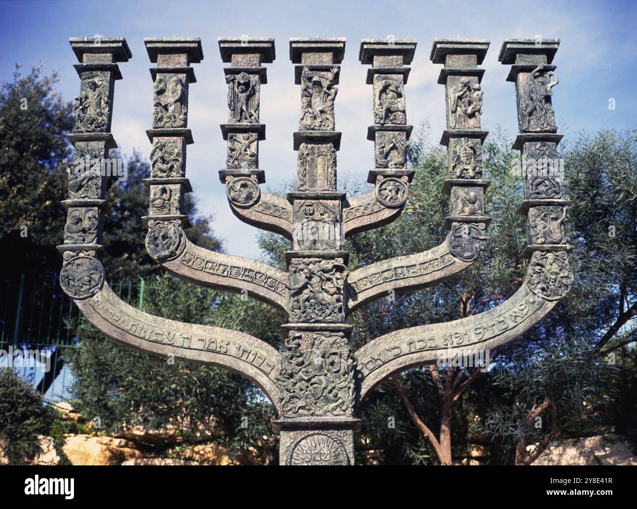 Menora vor der Knesset in Jerusalem Stockfoto