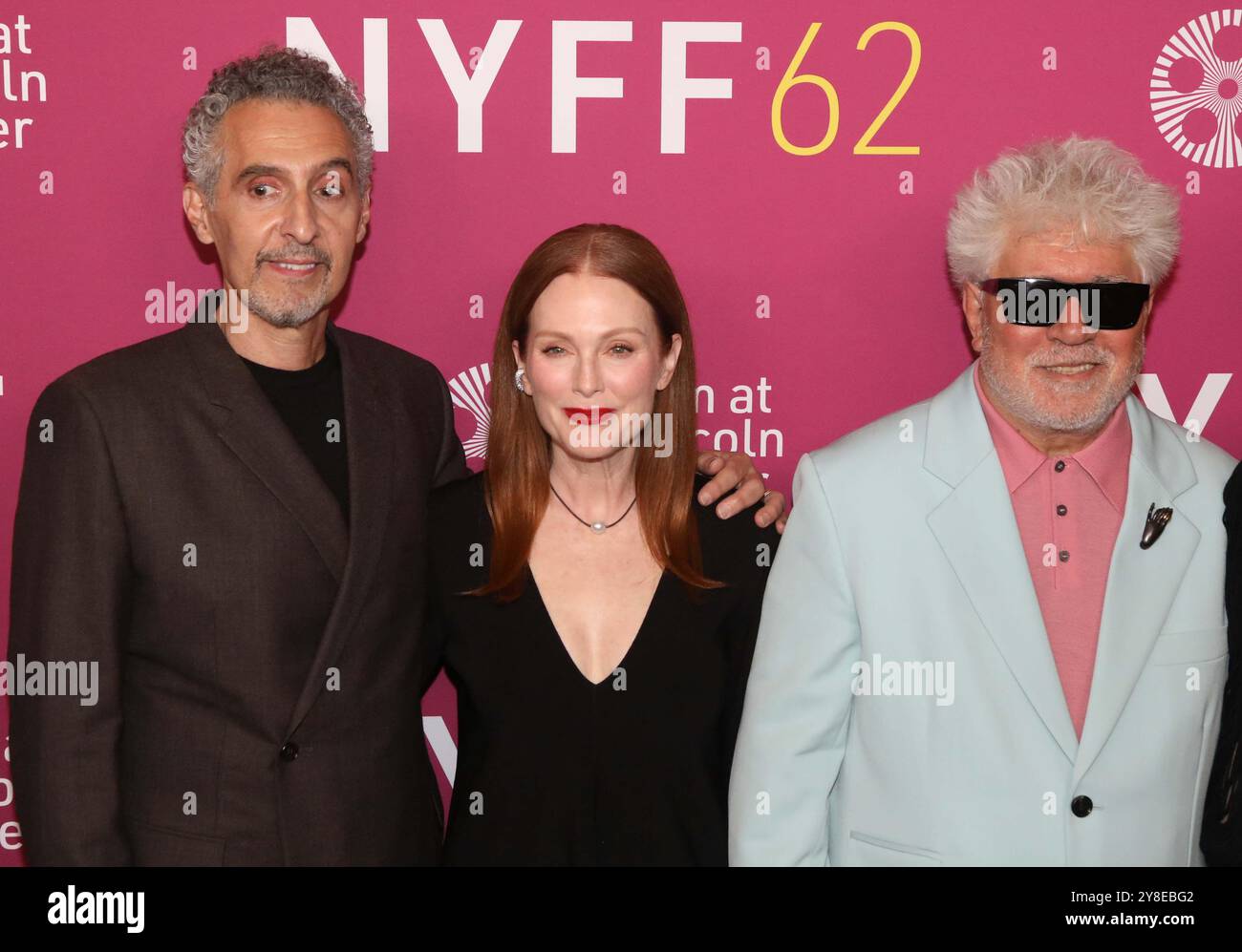 4. Oktober 2024, New York, New York, USA: Schauspieler JOHN TURTURRO, JULIANNE MOORE und Regisseur PEDRO ALMODOVAR bei der 62. New Yorker Film-Festivalâ Premiere von The Room Next Door in der Alice Tully Hall im Lincoln Center (Credit Image: © Nancy Kaszerman/ZUMA Press Wire) NUR REDAKTIONELLE VERWENDUNG! Nicht für kommerzielle ZWECKE! Stockfoto