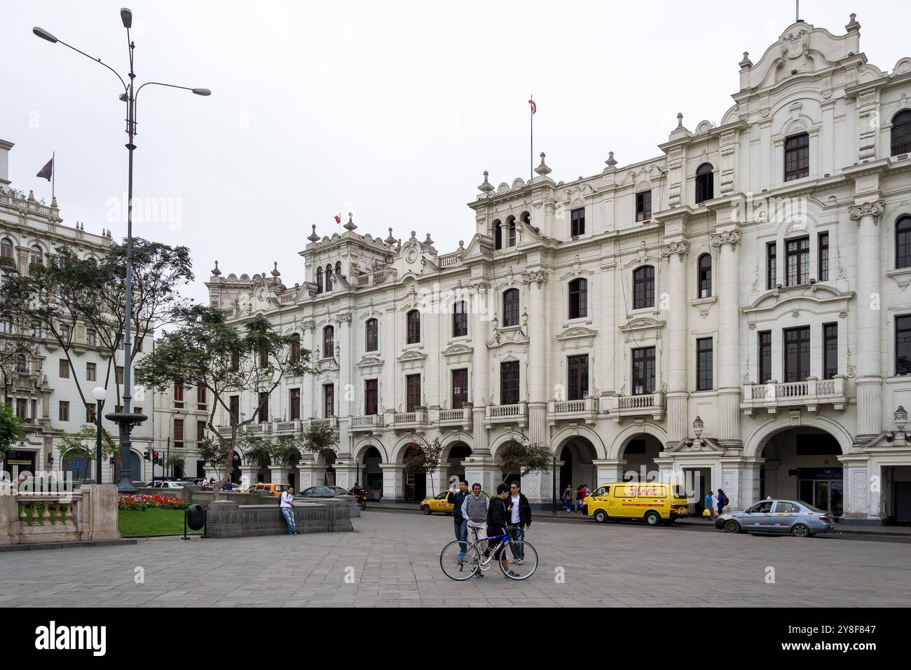 Blick auf die Plaza San Martín, einer der repräsentativsten öffentlichen Bereiche der Stadt Lima, Peru. Stockfoto