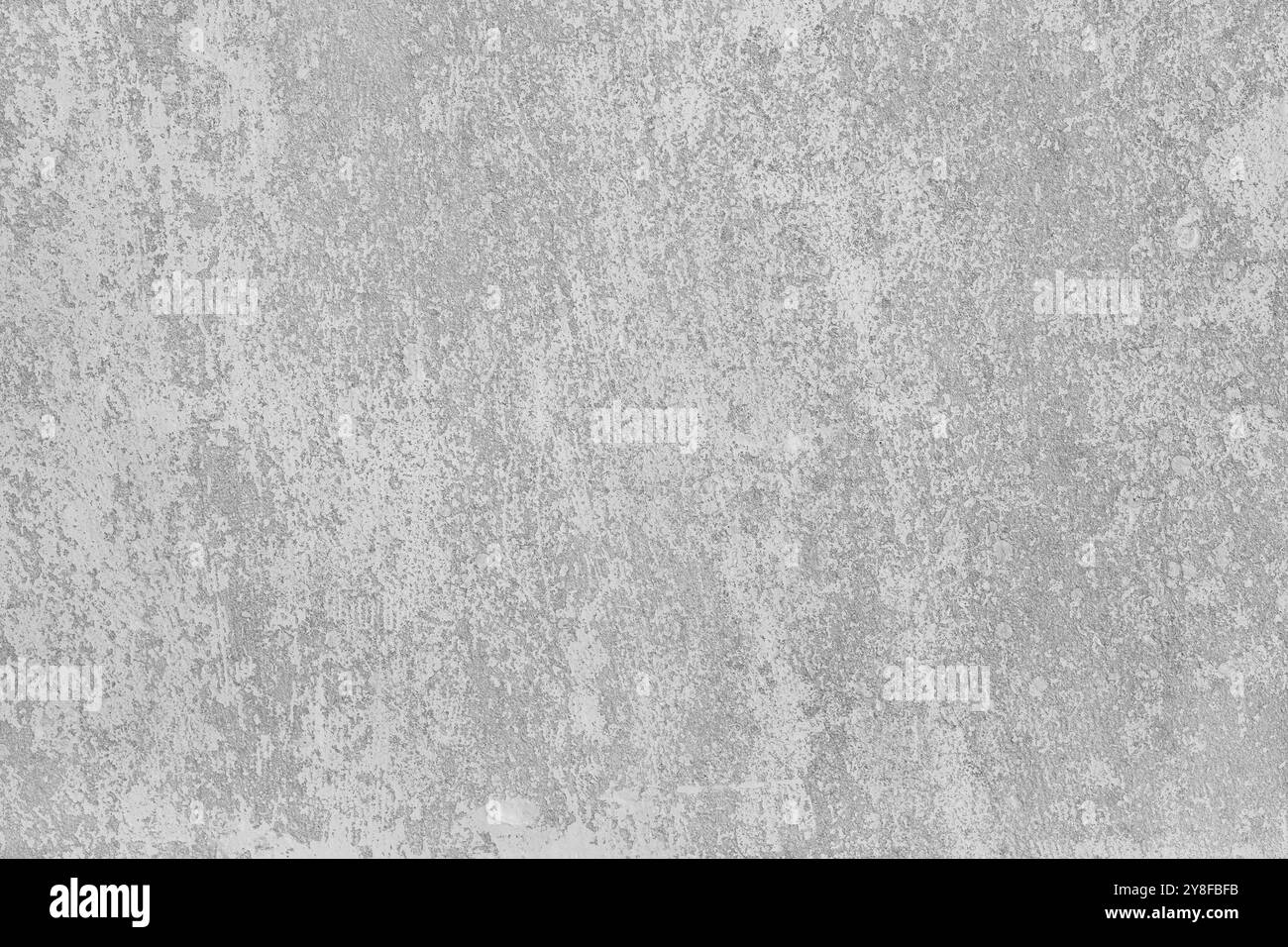 Weiß und grau gefärbter unordentlicher Stuck, Gipsstruktur Hintergrund Nahaufnahme. Dekorative verwitterte lackierte Wand, veraltete gebeizte Betonoberfläche. Hintergrundbild Stockfoto