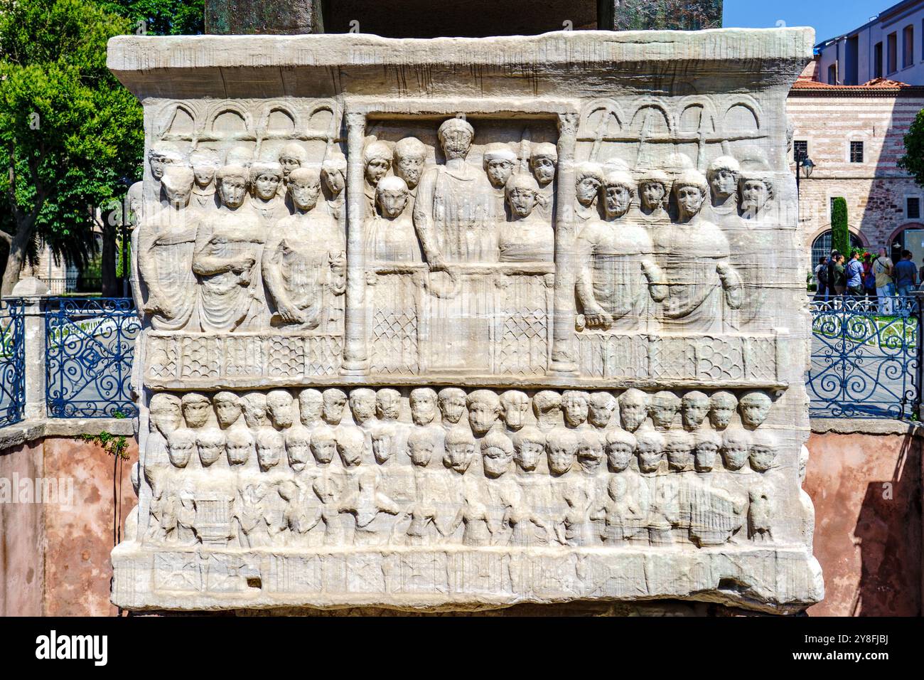 Turkiye. Istanbul. Bezirk Sultanhamet. Bezirk Sultanhamet. Obelisk von Theodosius oder ägyptischer Obelisk. Detailansicht des Sockels Stockfoto