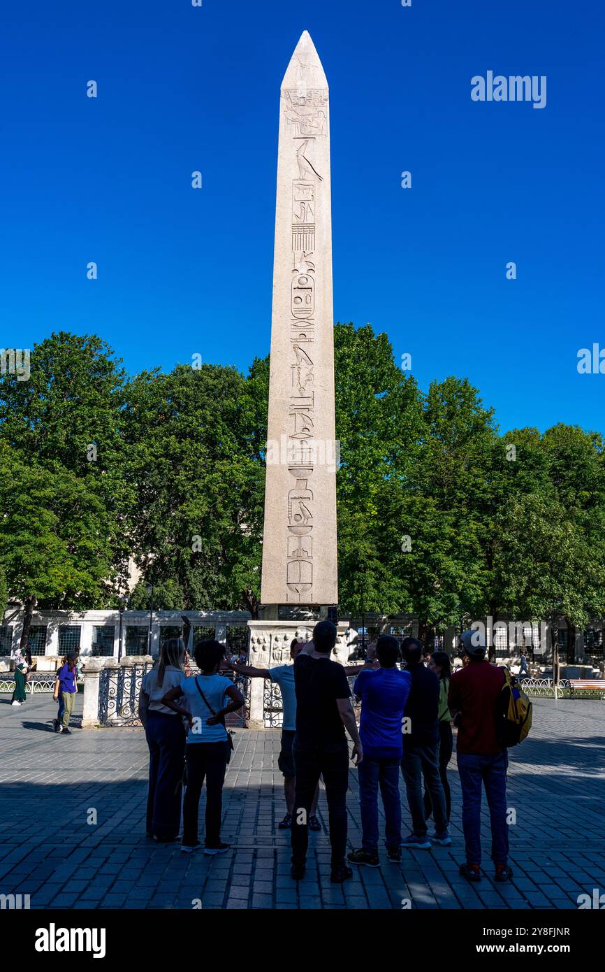 Turkiye. Istanbul. Der Obelisk von Theodosius befindet sich auf dem Hippodrom-Platz im Stadtteil Sultanahmet Stockfoto