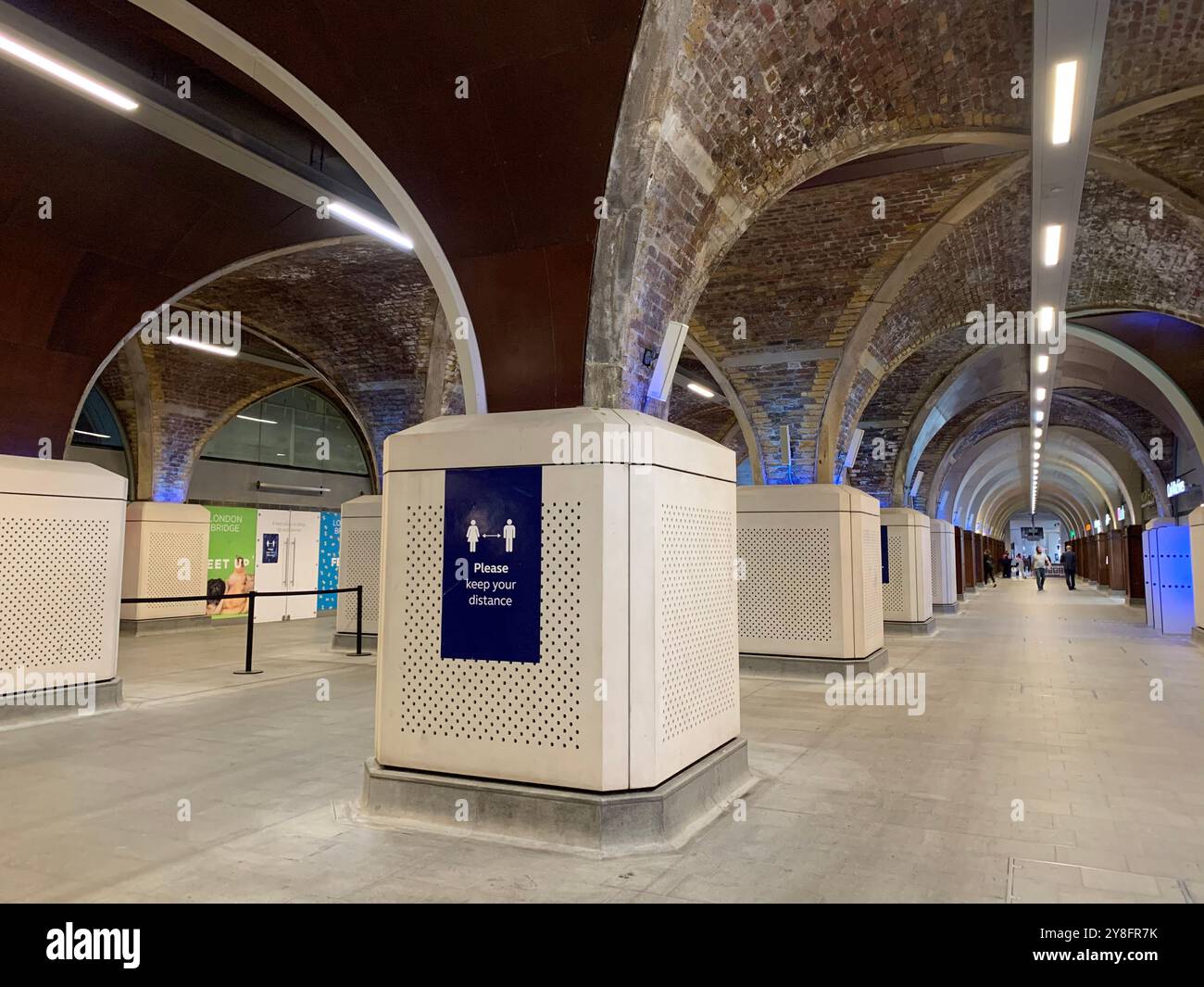 COVID 19 Anweisungen, London Bridge Railway Station, London Stockfoto