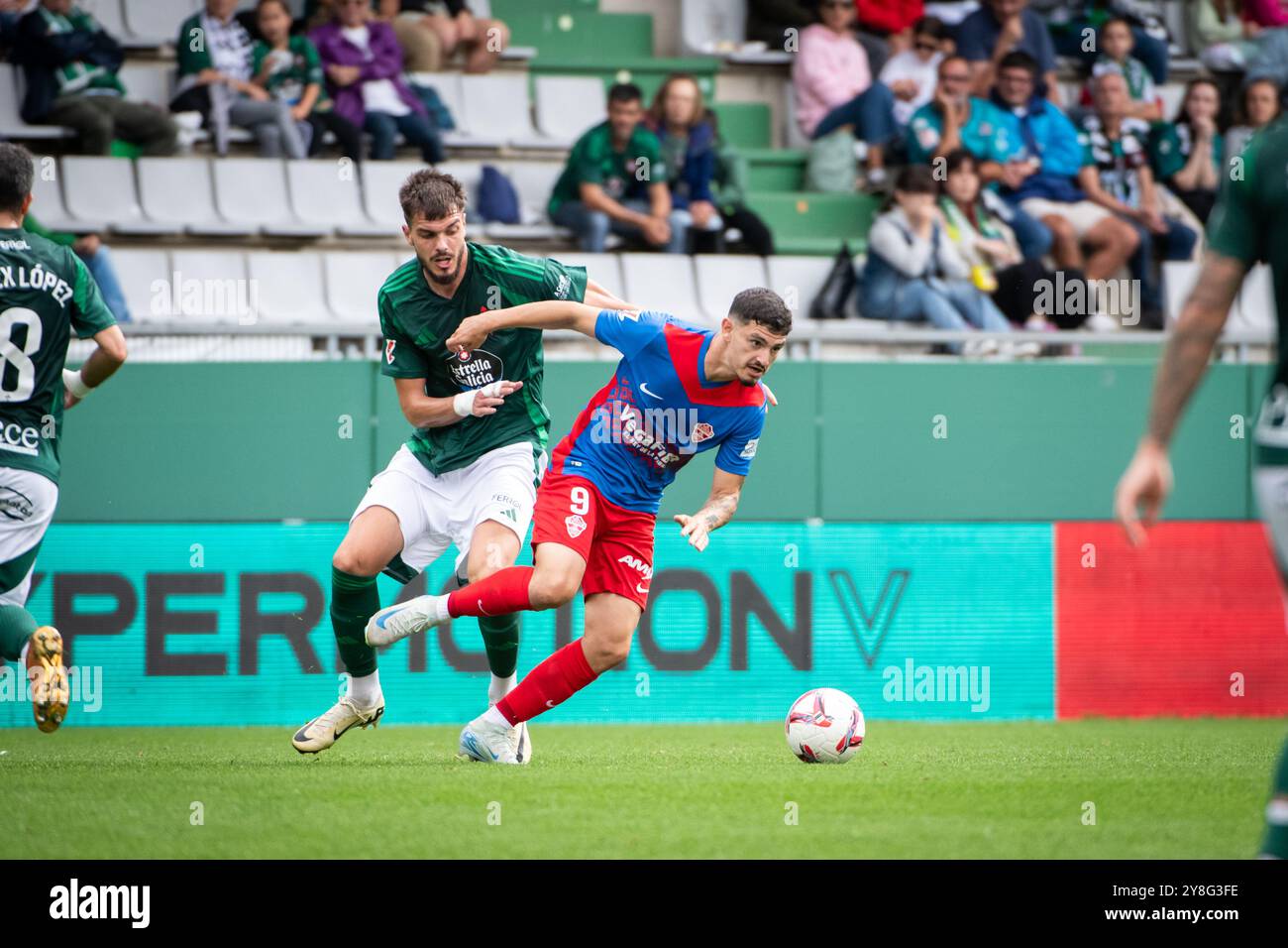 Ferrol, Spanien. Oktober 2024. Liga Hypermotion, Jornada 8. Rennclub Ferrol gegen Elche. Estadio A Malata Agustin Alvarez und Puri Credit: Ismael Miján/Alamy Live News Stockfoto