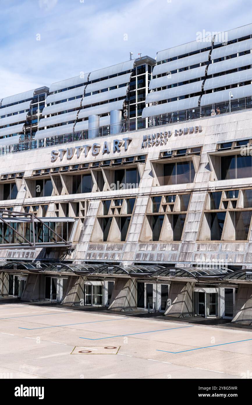 Stuttgart, Deutschland - 16. Juni 2024: Terminal 1 des Flughafens Stuttgart (STR) in Deutschland. Stockfoto