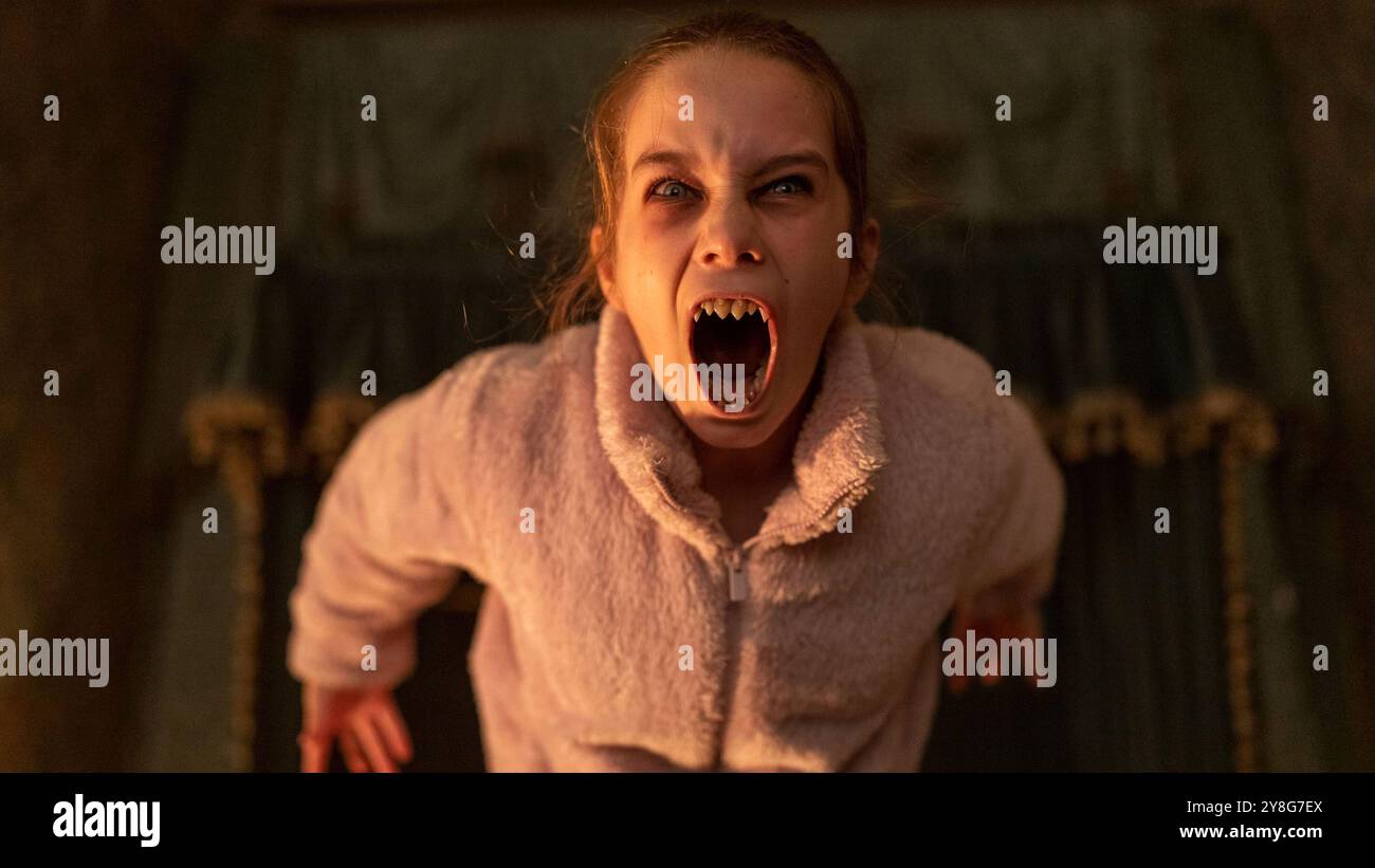 ALISHA WEIR in ABIGAIL (2024) unter der Regie von MATT BETTINELLI-OLPIN und TYLER GILLETT. Beschreibung: Radio Silence / Project X Entertainment / Wild Atlantic Pictures / Album Stockfoto