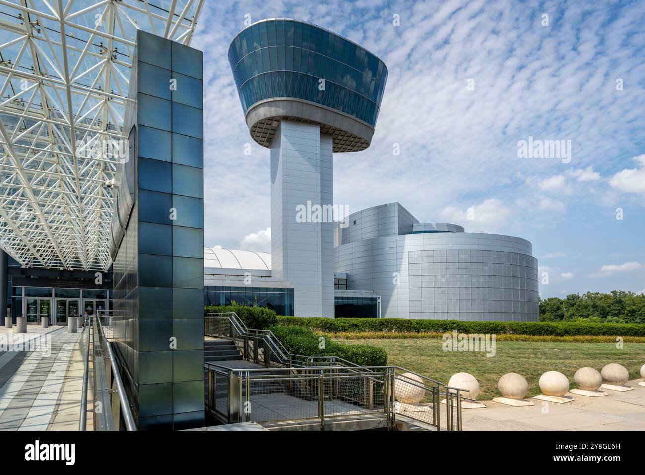 Das Steven F. Udvar-Hazy Center ist das nebengebäude des Smithsonian National Air and Space Museum am Dulles International Airport. Stockfoto