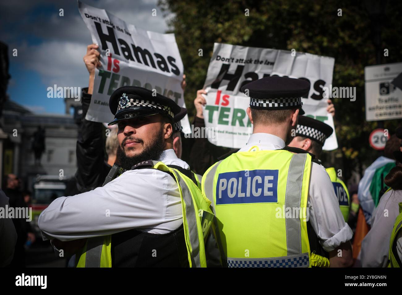 London, Vereinigtes Königreich. Oktober 2024. Pro Israel Gegenproteste während einer nationalen Demonstration in Solidarität mit Palästina, um einen Waffenstillstand und das Ende des Völkermords in Gaza zu fordern. Laura Gaggero/Alamy Live News Stockfoto