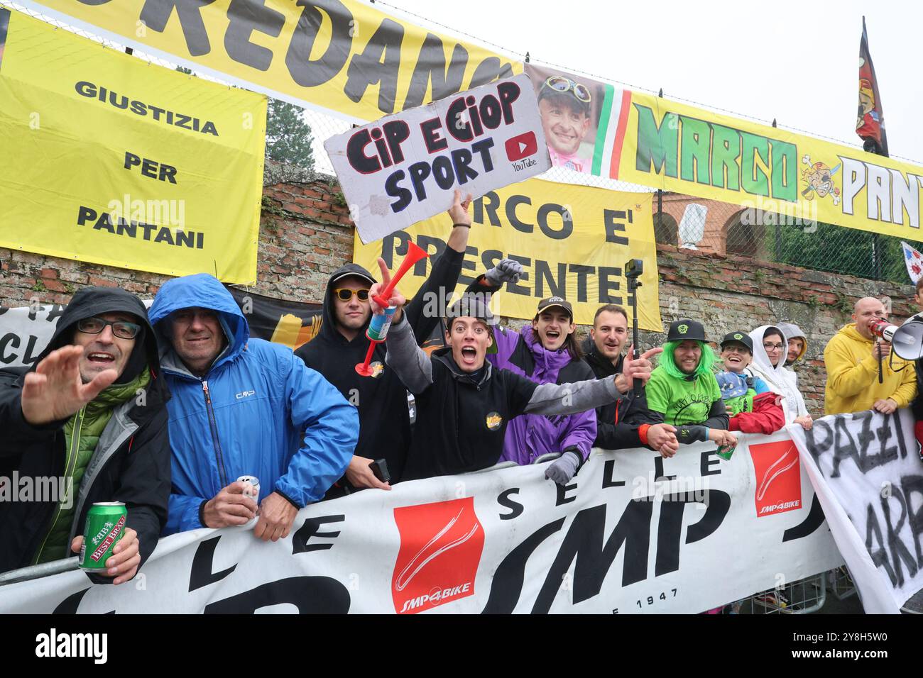 Bologna, Italien. Oktober 2024. Bologna, Italia - Cronaca - 5 Ottobre 2024 - Gara ciclistica Giro dell'Emilia vincitore Tadej Pogacar - (Foto Michele Nucci/LaPresse) News - Bologna, Italien - 05. Oktober 2024 - Gewinner des Giro dell'Emilia-Radrennens Tadej Pogacar - (Foto Michele Nucci/LaPresse) Credit: LaPresse/Alamy Live News Stockfoto