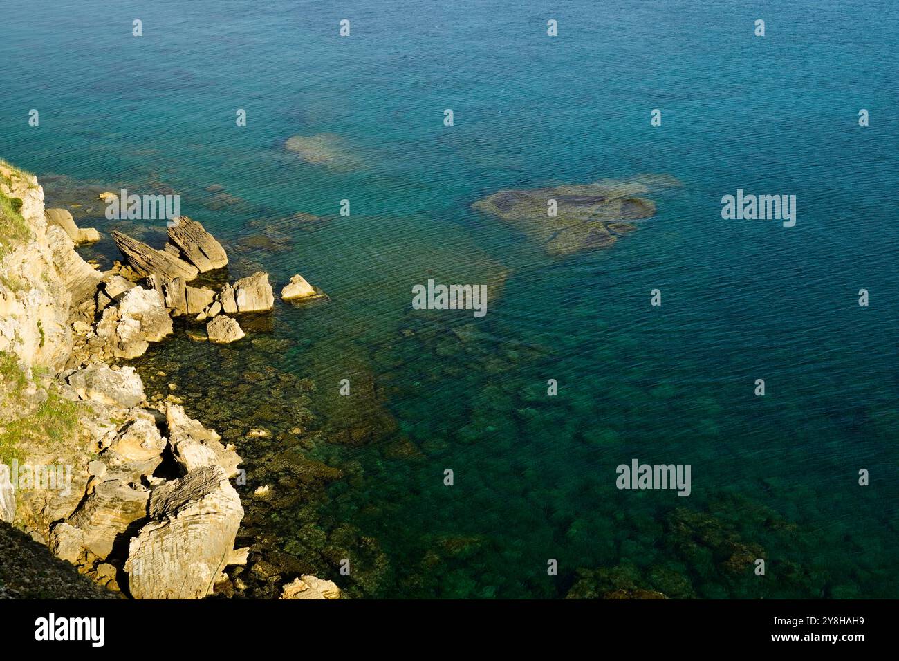 Die Klippen der Landzunge von Capo Mannu auf der Sinis-Halbinsel, Provinz Oristano, Sardinien, Italien Stockfoto