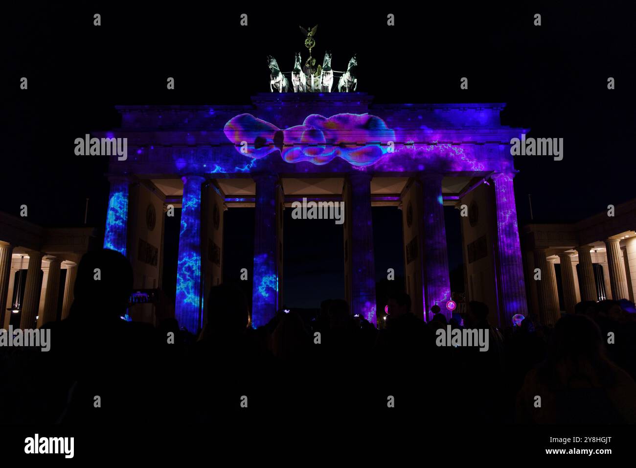 Berlin, Deutschland. Oktober 2024. Das 20. Lichterfest 2024 in Berlin. (Foto von Beata Siewicz/Pacific Press) Credit: Pacific Press Media Production Corp./Alamy Live News Stockfoto