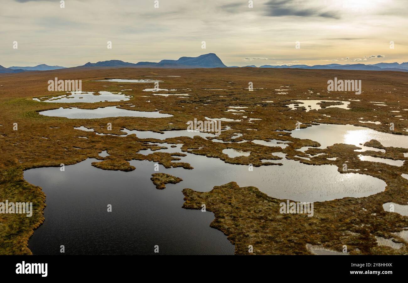 Luftaufnahme der Moorlandschaft bei A Mhoine in Flow Country, einem Weltkulturerbe für Moore in Sutherland, Scottish Highlands, Schottland Stockfoto